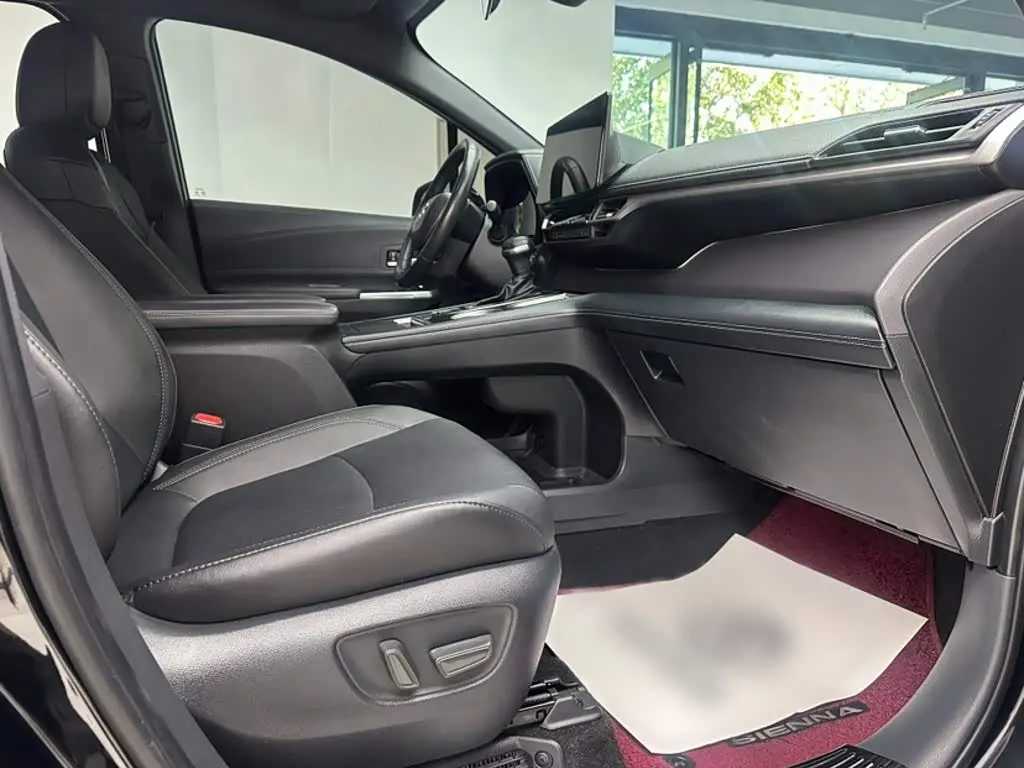 Toyota Sienna 2024 — Photo 7/20