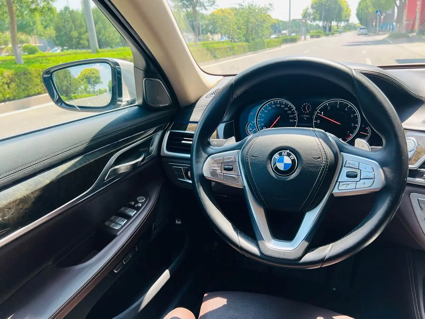 BMW 7 Series 2017 — Фото 15/20
