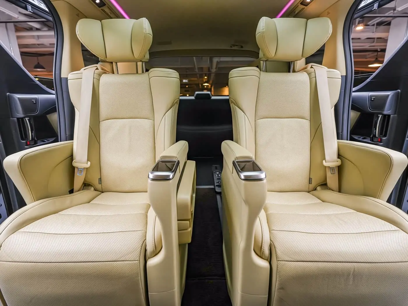 Toyota Alphard 2019 — Photo 9/20