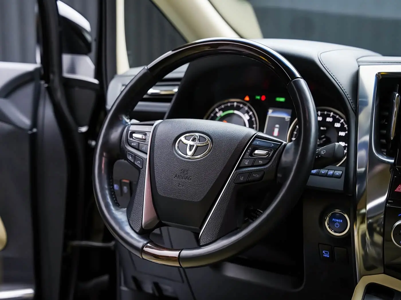 Toyota Alphard 2019 — Photo 10/20