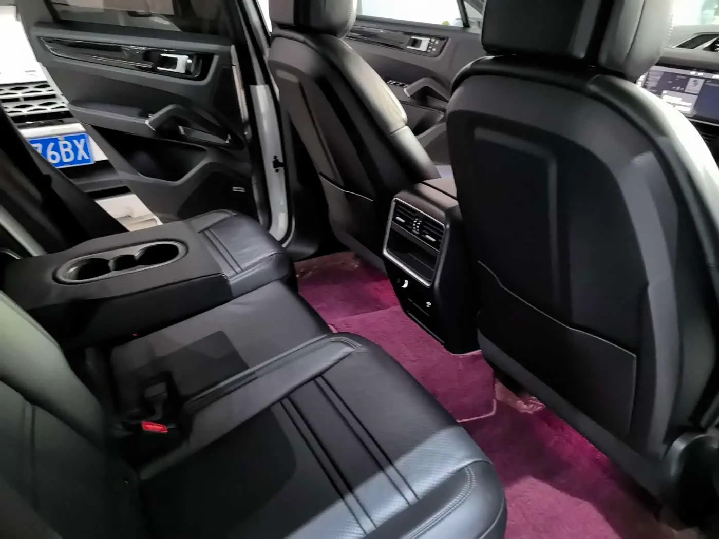 Porsche Cayenne 2021 — Photo 9/12
