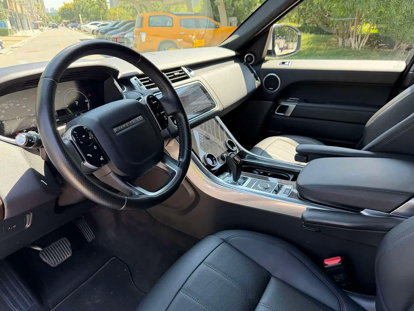 Land Rover Range Rover Sport PHEV 2018 — Фото 15/20