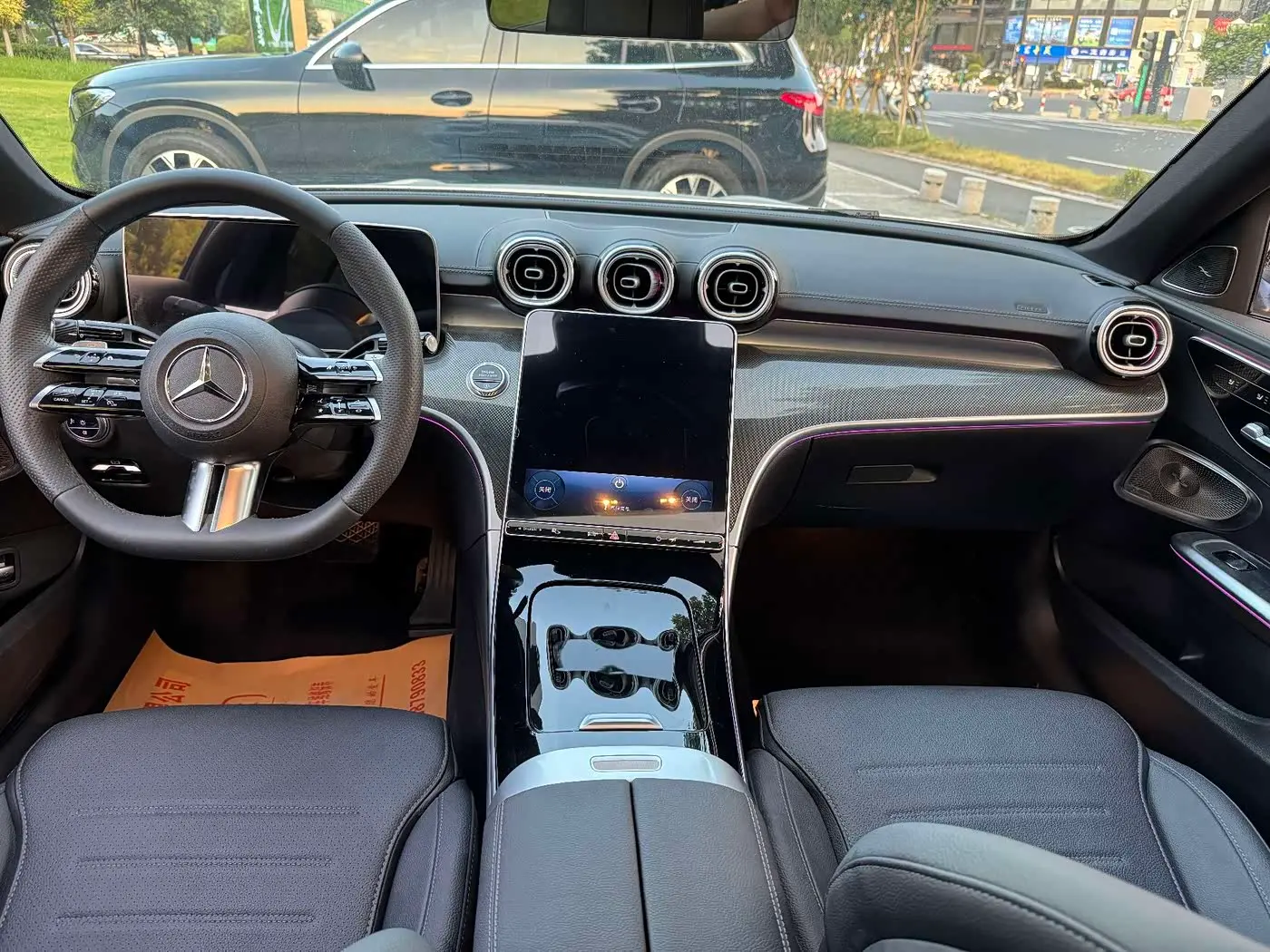 Mercedes-Benz C-Class 2025 — Photo 5/9