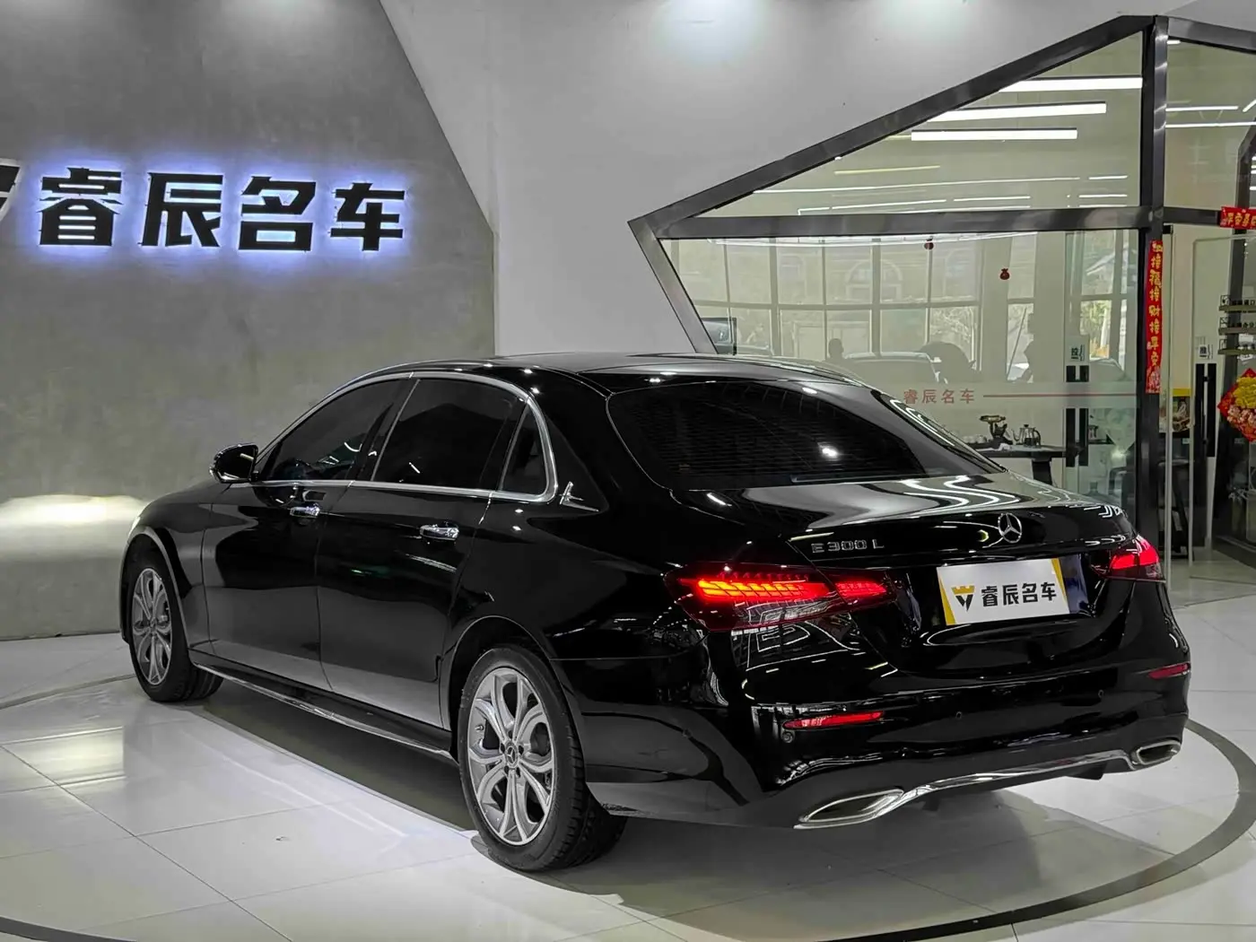 Mercedes-Benz E-Class 2023 — Photo 16/16
