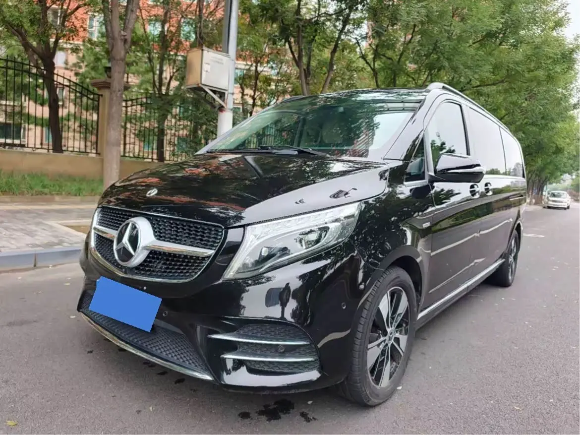 Mercedes-Benz V-Class 2021 — Photo 1/20
