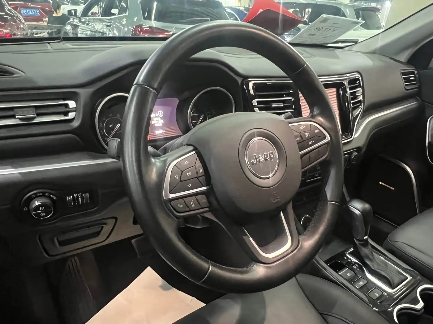 Jeep Grand Commander 2019 — Фото 9/16
