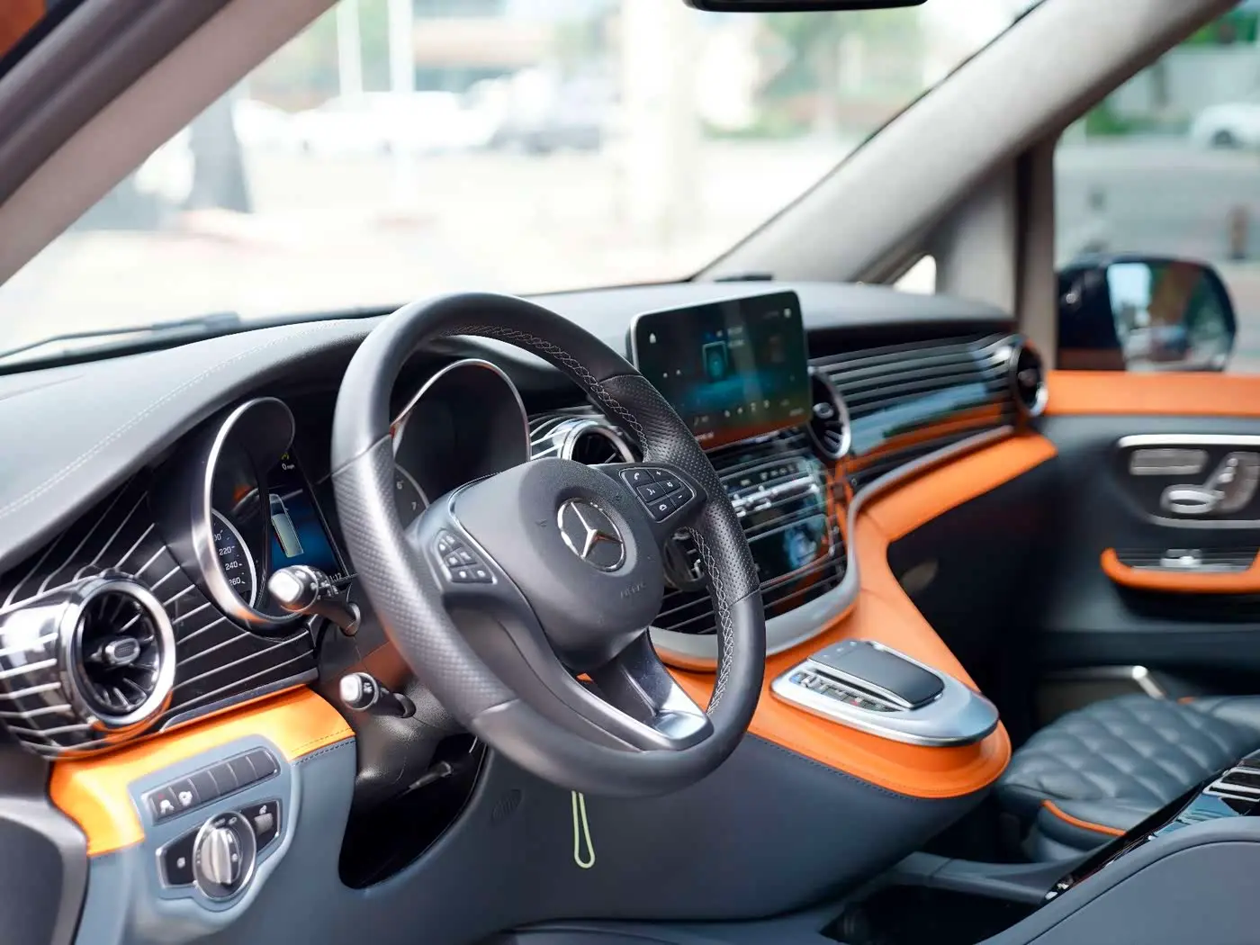 Mercedes-Benz V-Class 2024 — Photo 14/20