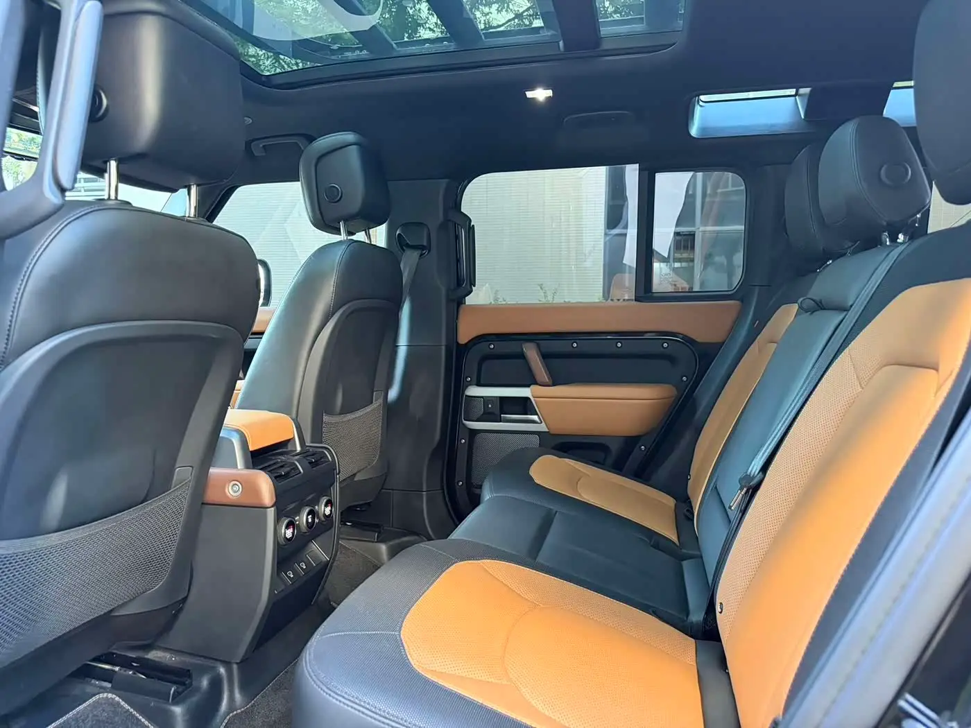 Land Rover Defender 2024 — Фото 7/20