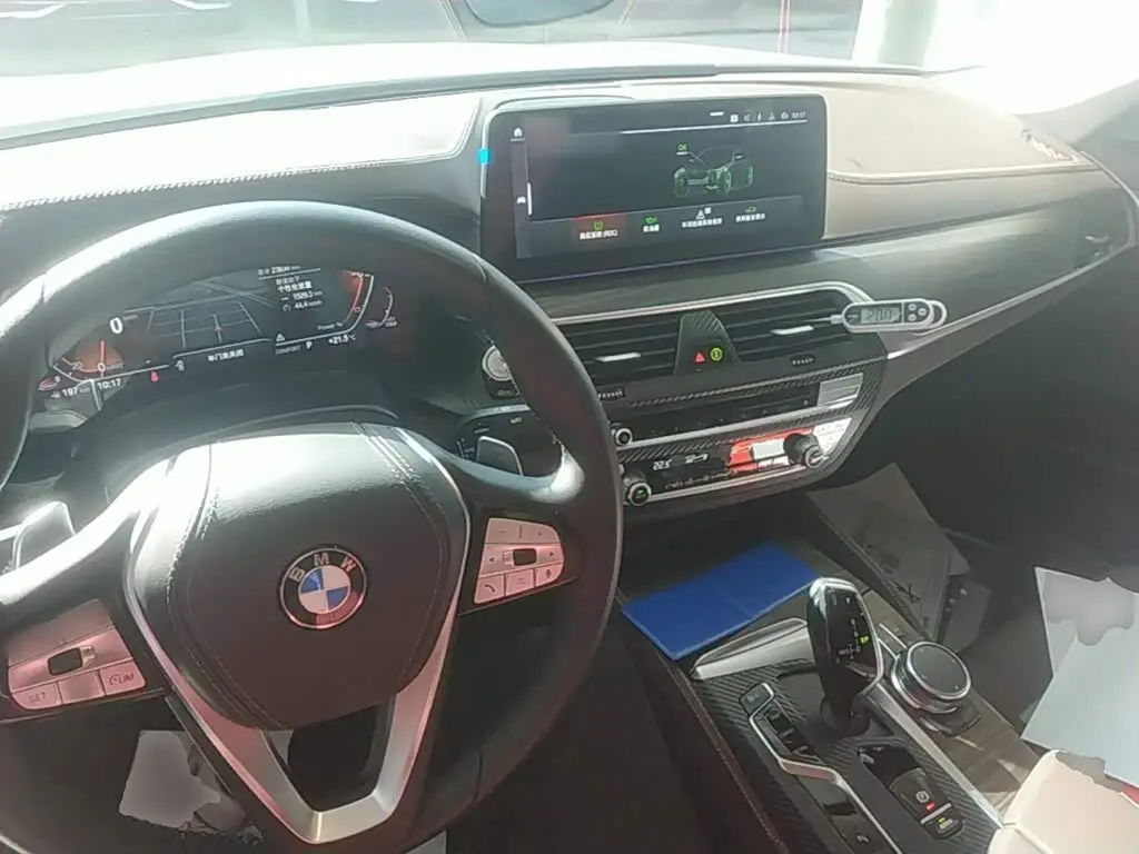 BMW 5 Series 2023 — Photo 9/19