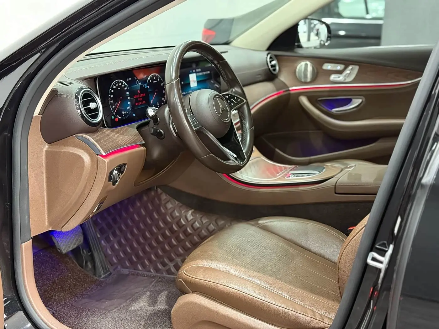 Mercedes-Benz E-Class 2022 — Photo 4/20