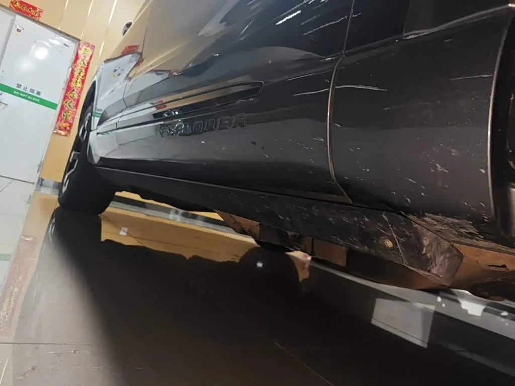Ford Explorer 2022 — Photo 19/20