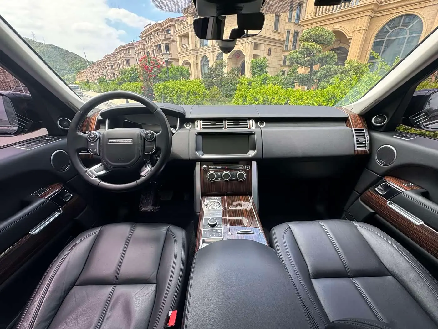 Land Rover Range Rover 2018 — Photo 8/15