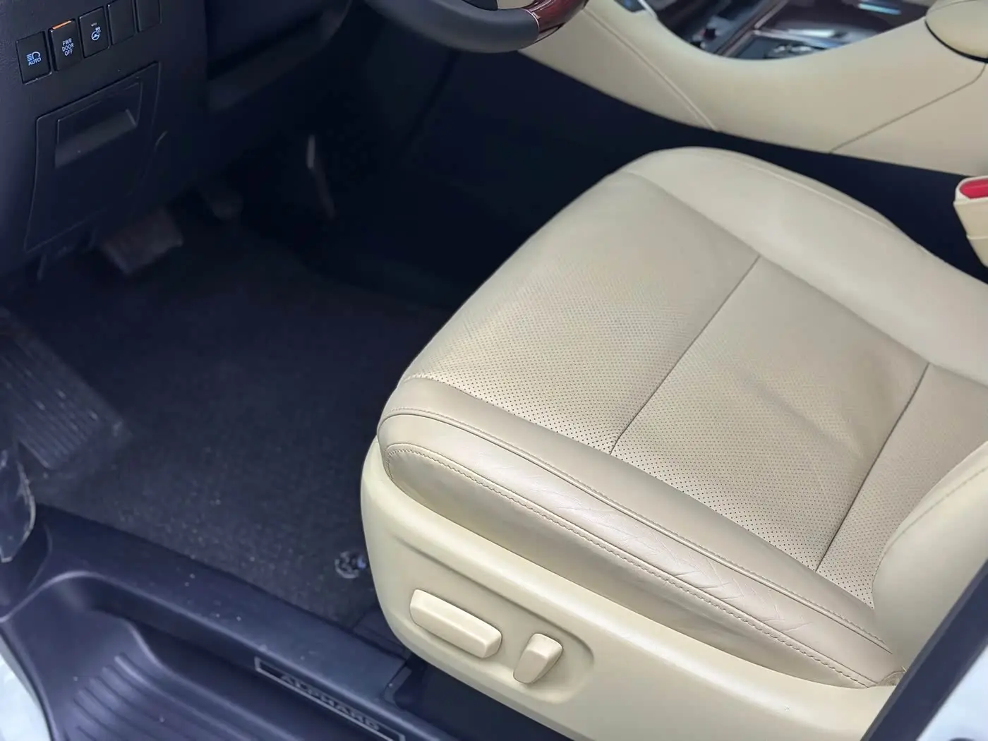 Toyota Alphard 2015 — Şəkil 18/20