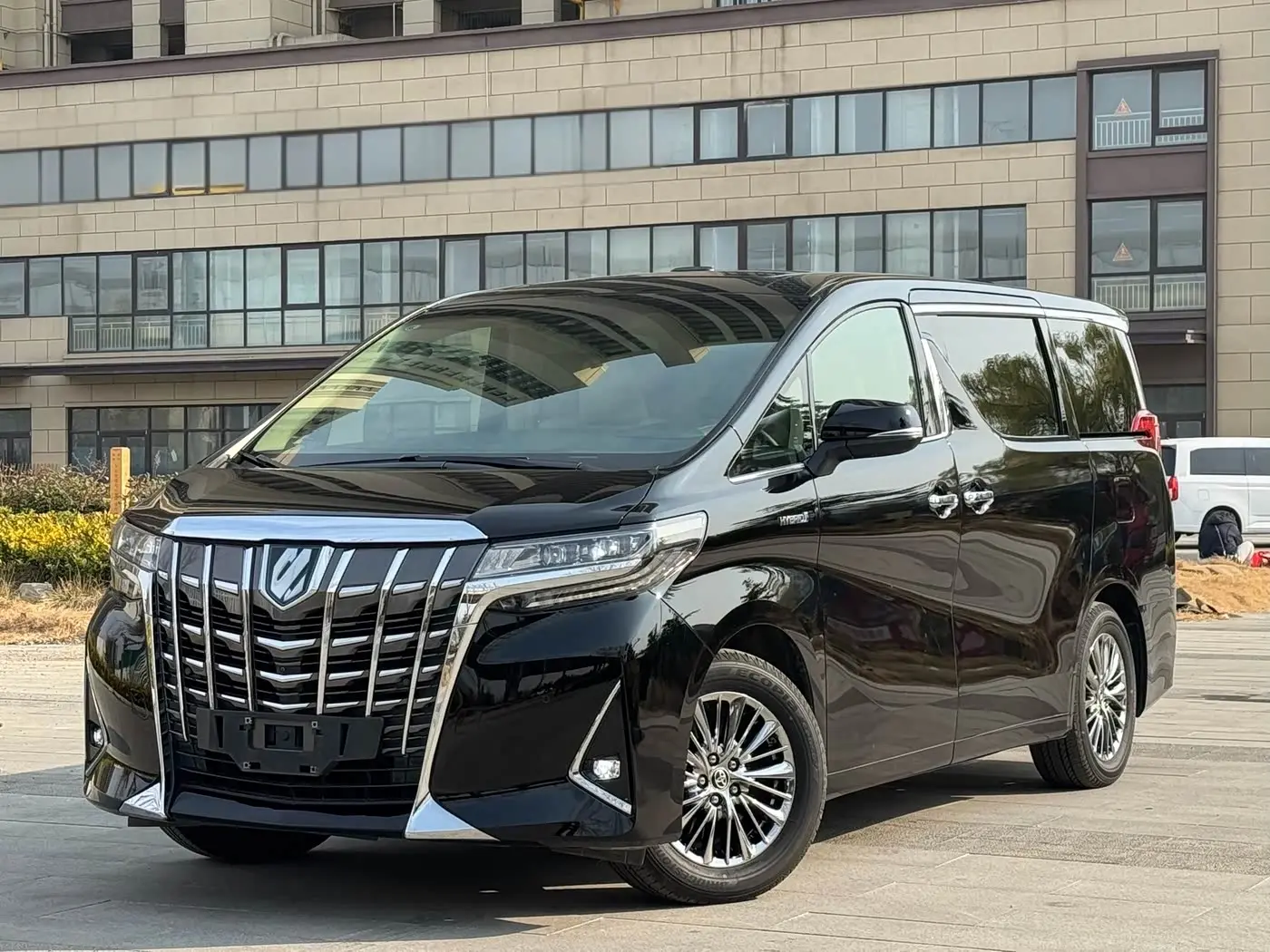 Toyota Alphard 2020 — Фото 1/16