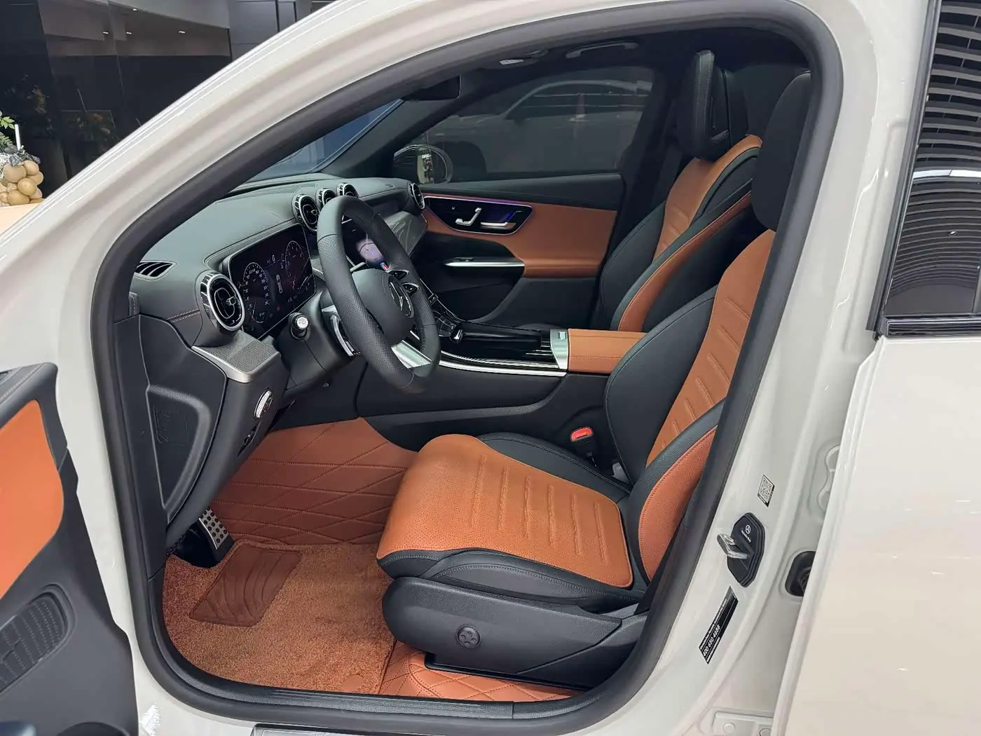 Mercedes-Benz GLC Coupe 2025 — Photo 12/14