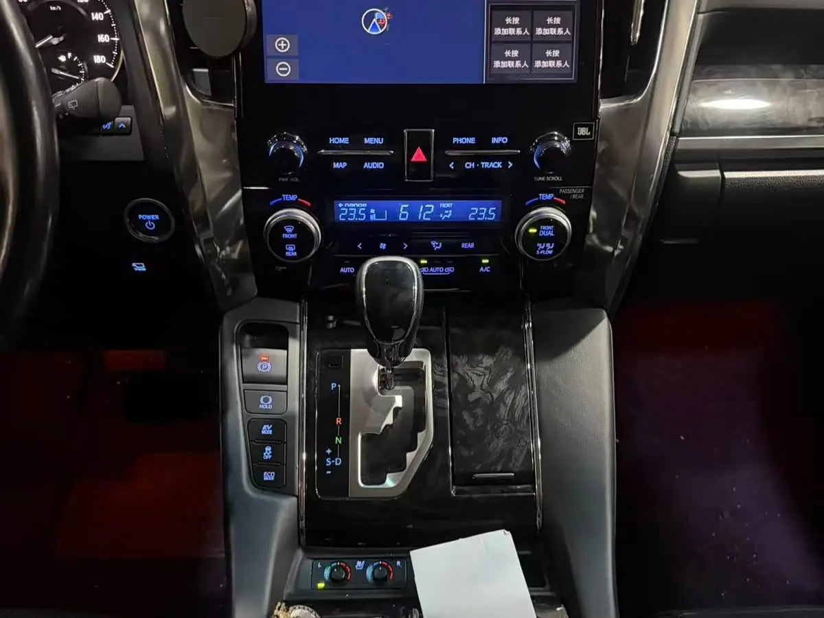 Toyota Vellfire 2020 — Photo 9/19
