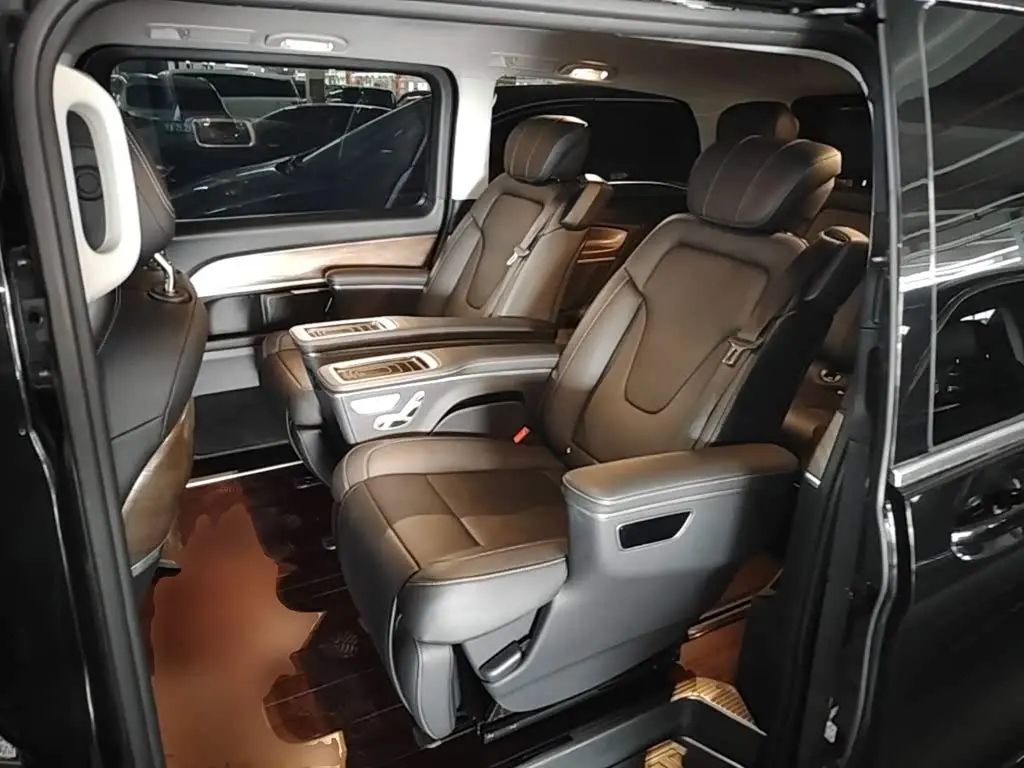 Mercedes-Benz V-Class 2021 — Photo 17/20