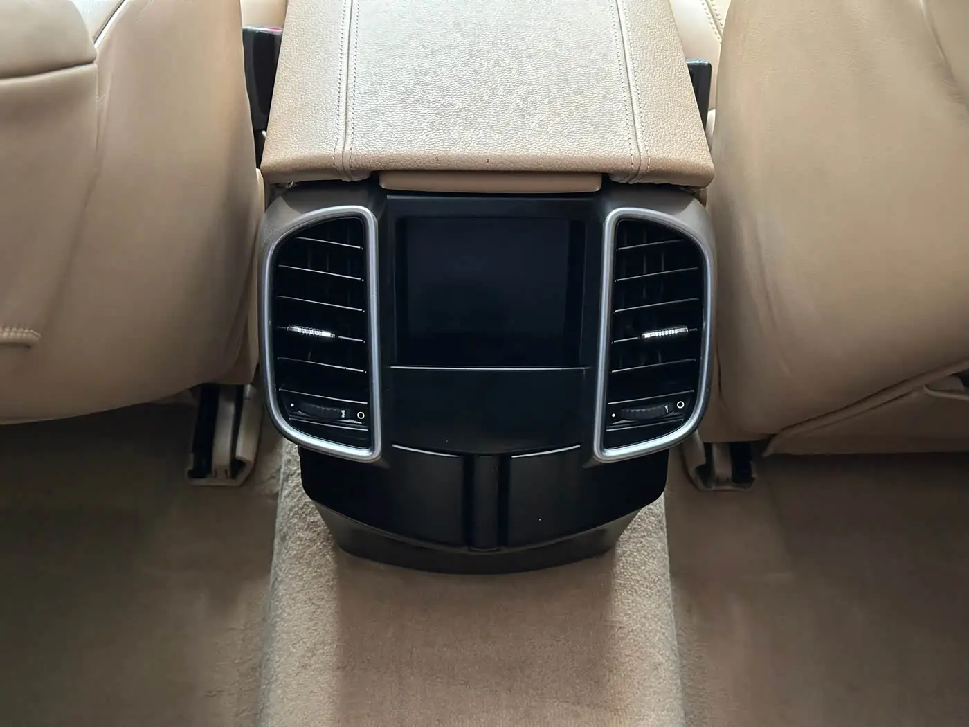 Porsche Cayenne 2018 — Photo 12/19