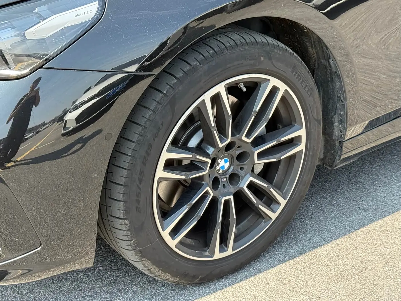 BMW 5 Series 2025 — Photo 3/8