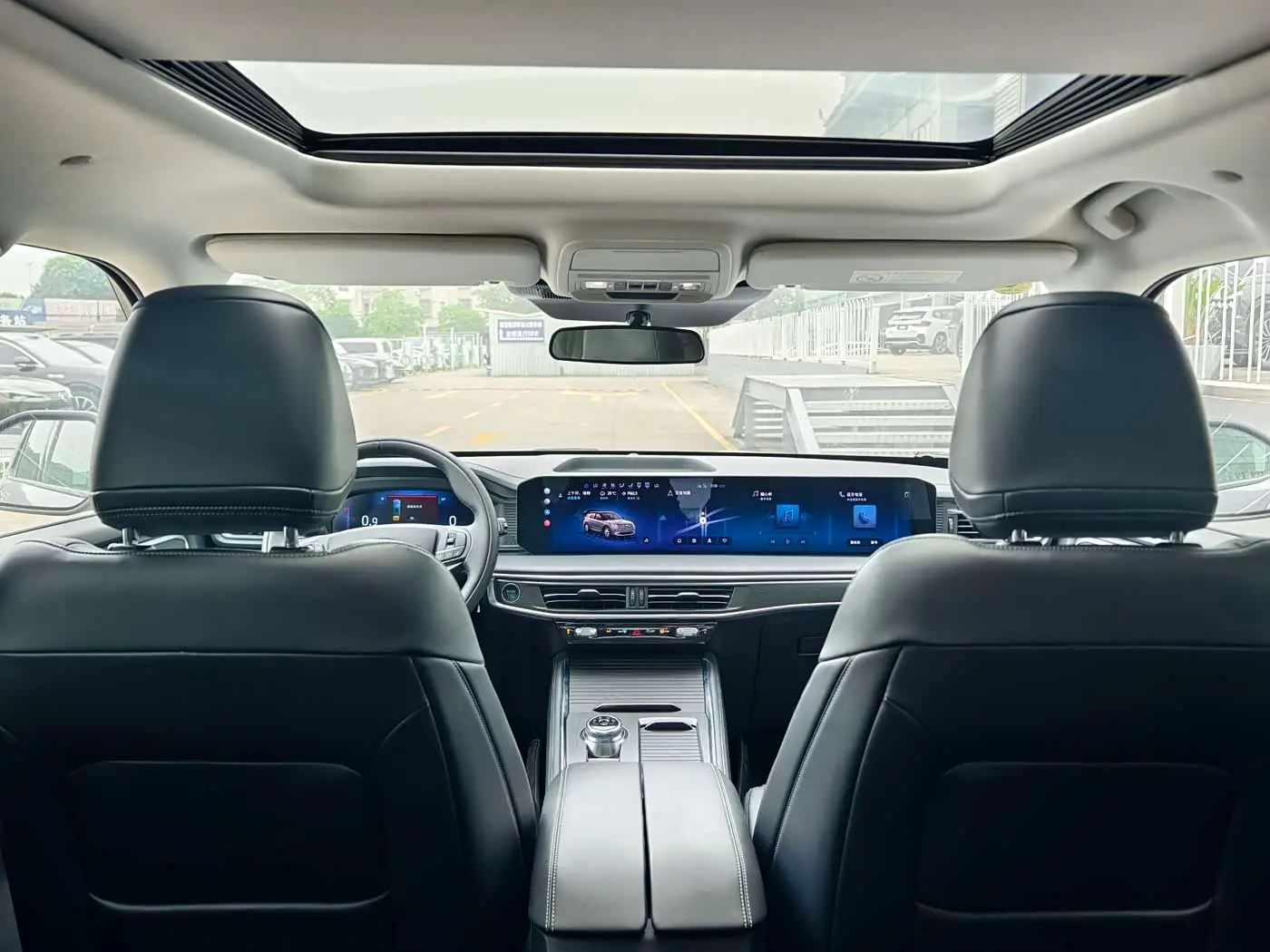 Ford Explorer 2025 — Фото 15/20