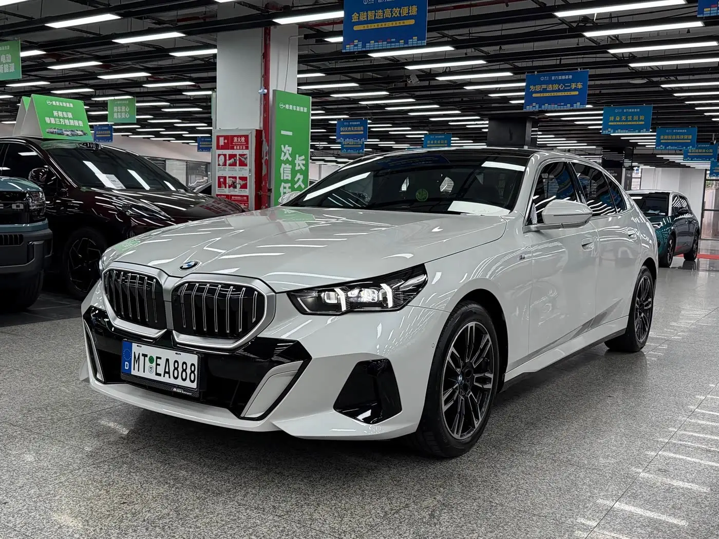 BMW 5 Series 2025 — Фото 1/16