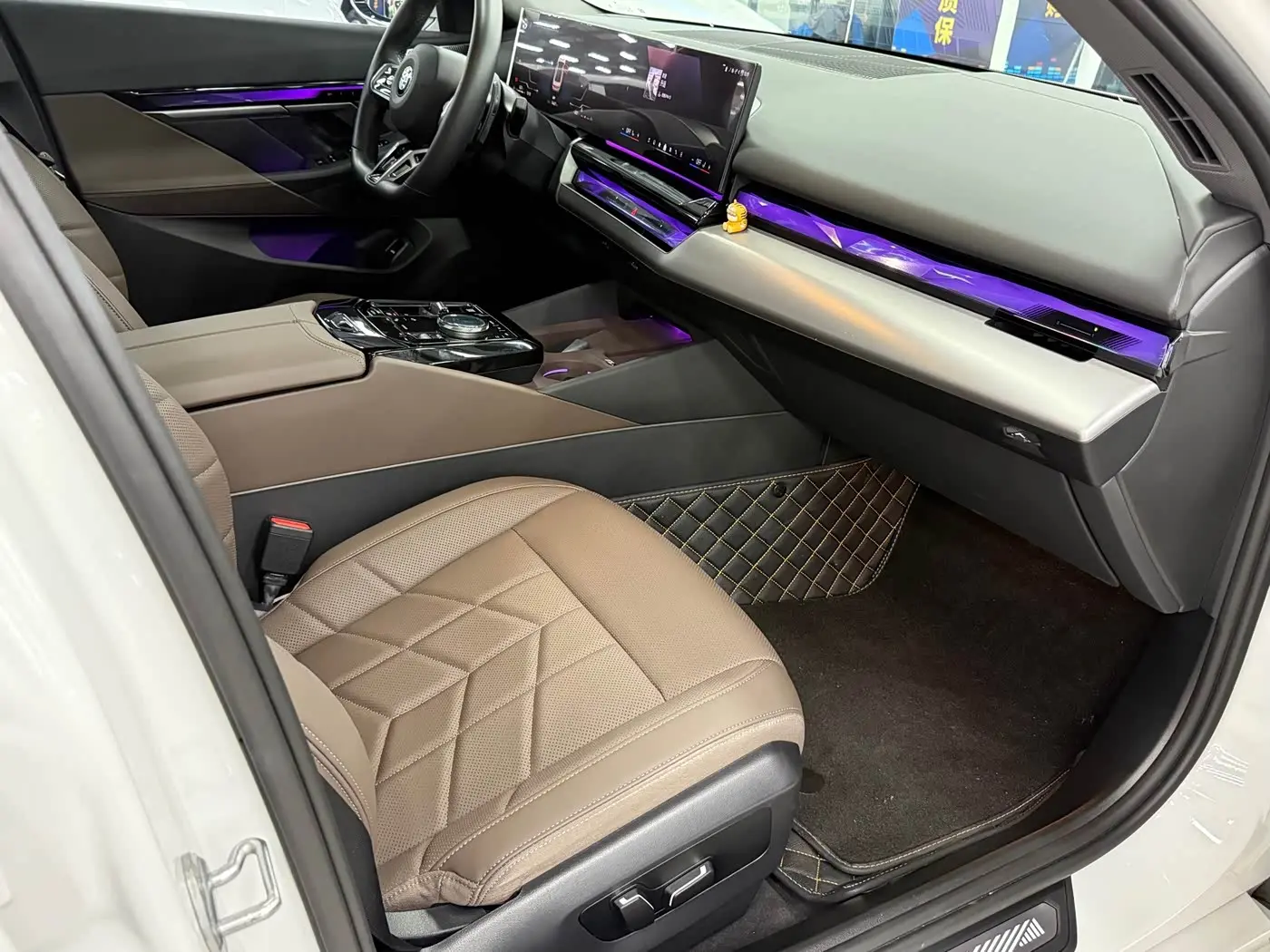 BMW 5 Series 2025 — Фото 14/16