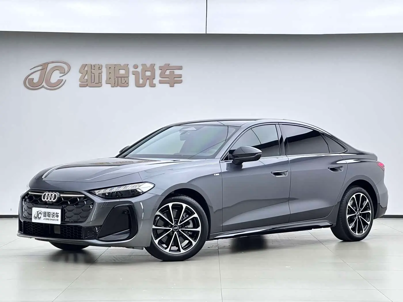 Audi A5L 2025 — Photo 1/16