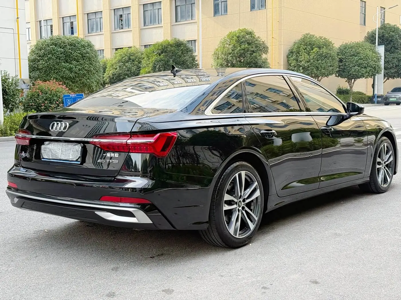 Audi A6L 2024 — ფოტო 6/17