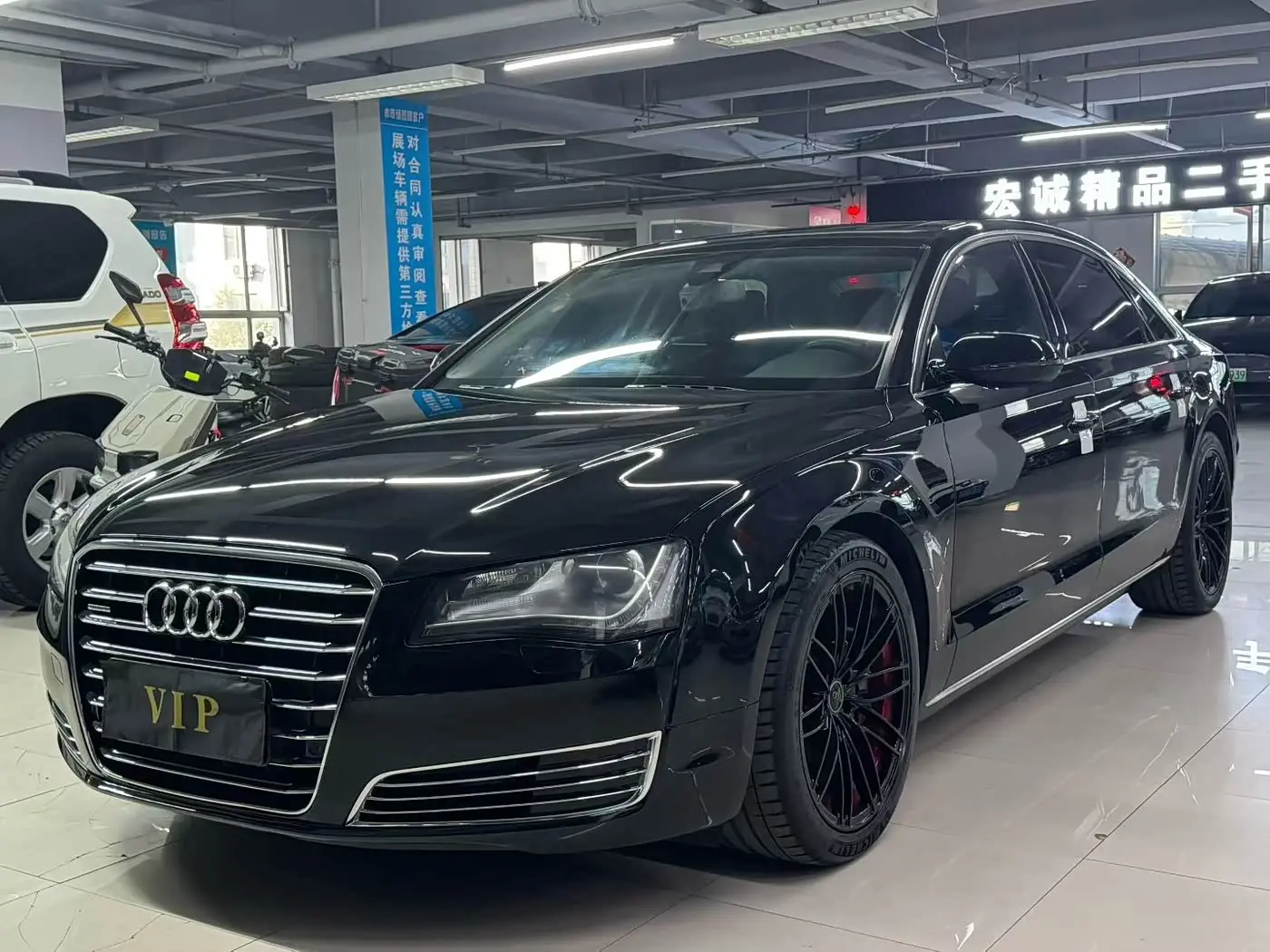 Audi A8 2014 — Photo 1/9