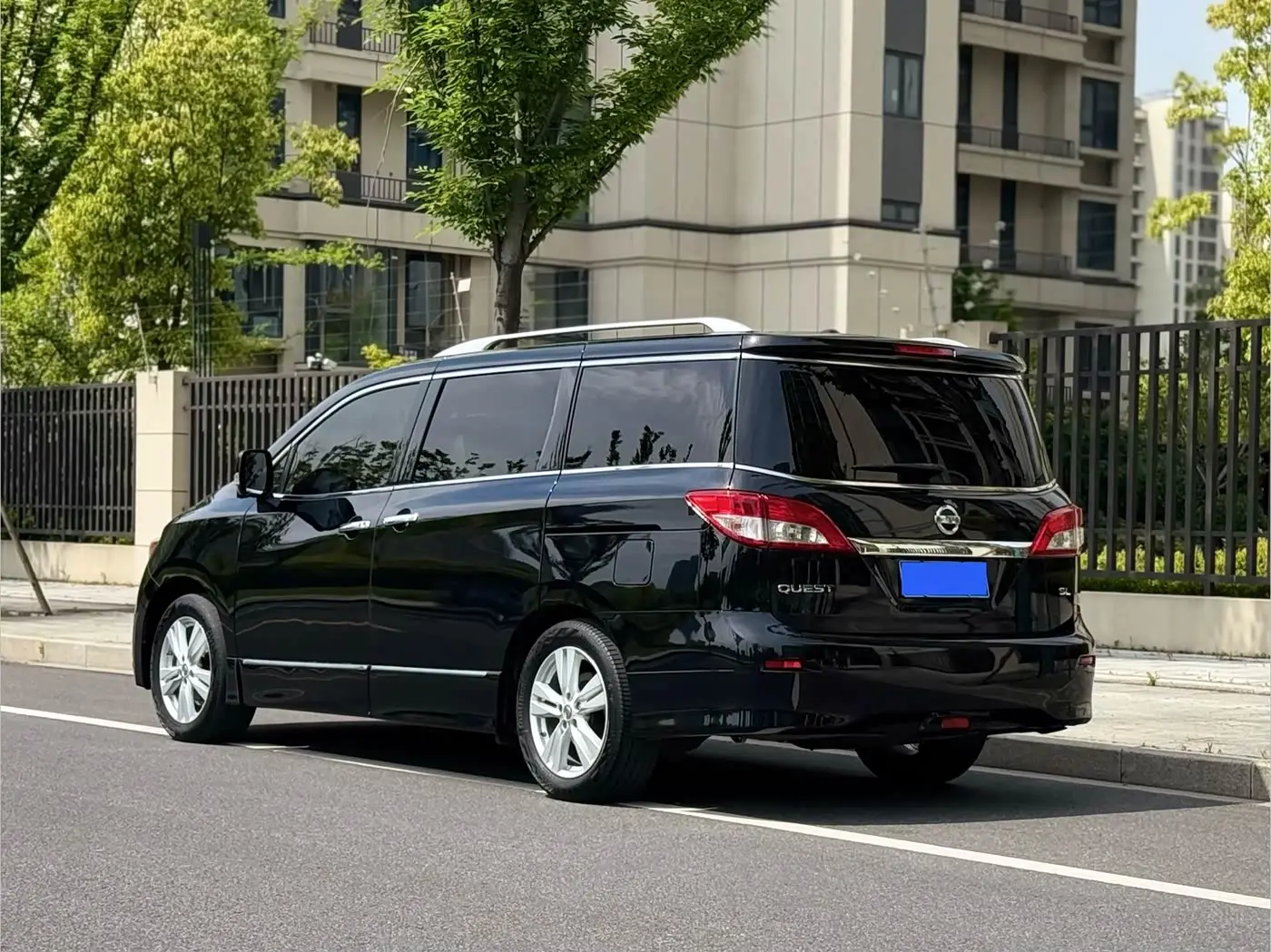 Nissan Quest 2015 — Şəkil 4/17