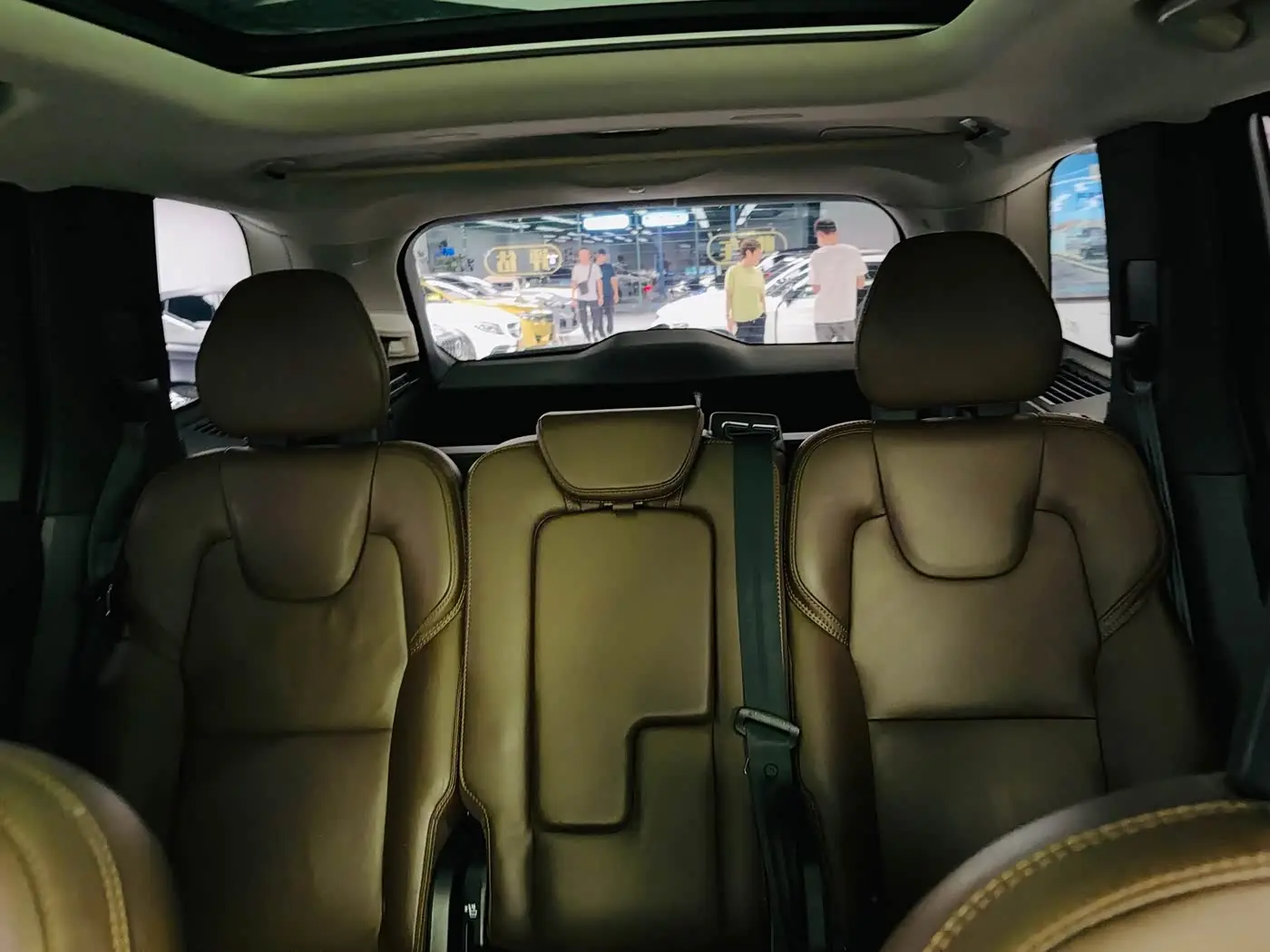 Volvo XC90 2019 — Şəkil 16/20