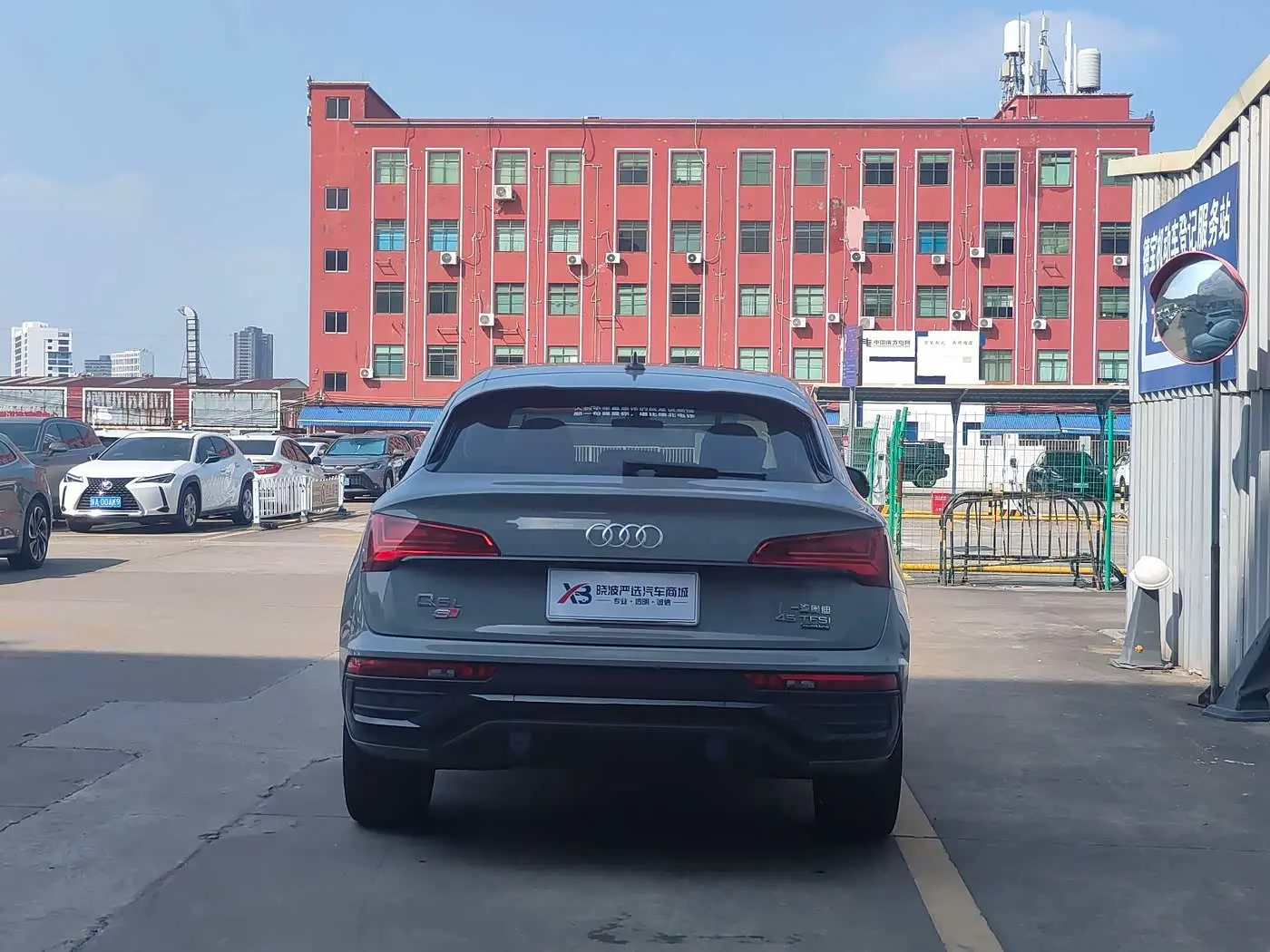 Audi Q5L Sportback 2021 — Şəkil 6/17