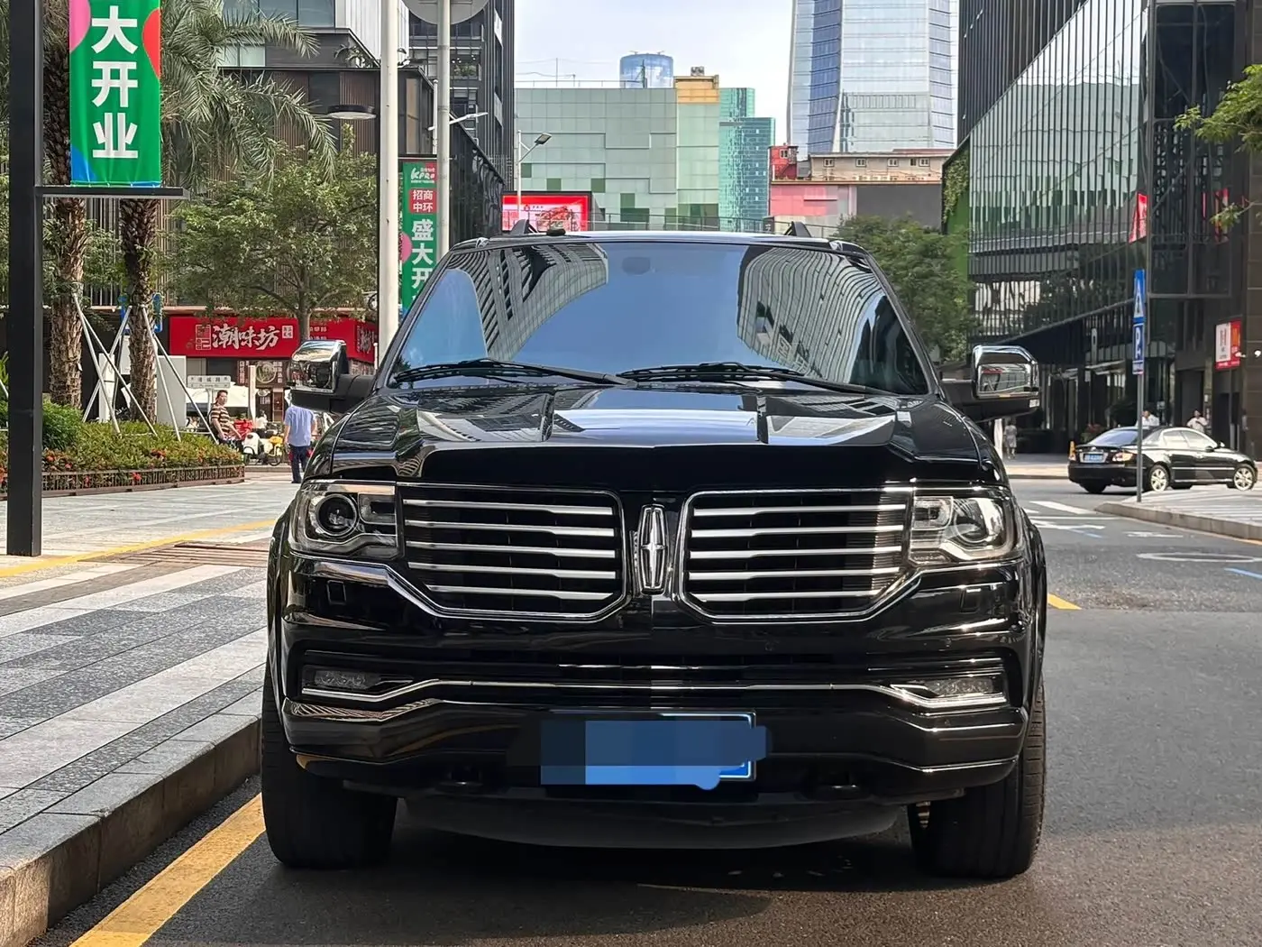 Lincoln Navigator 2018 — Photo 2/17