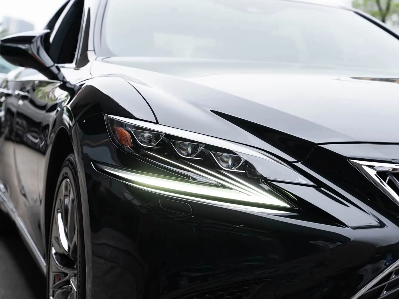 Lexus LS 2020 — Photo 6/20