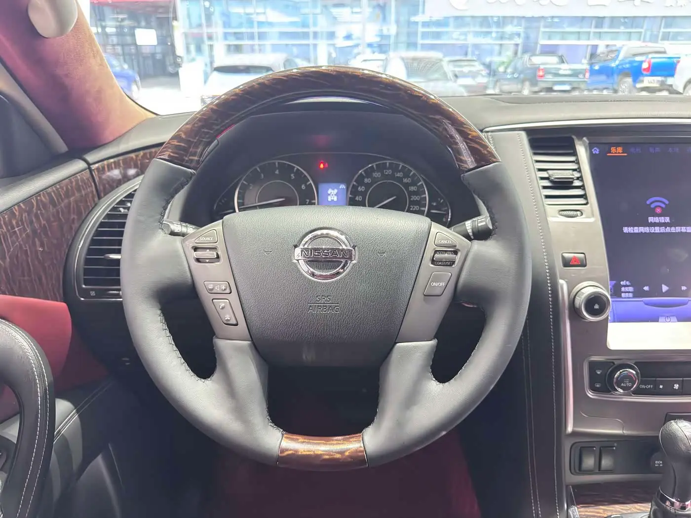 Nissan Patrol 2020 — Photo 7/15