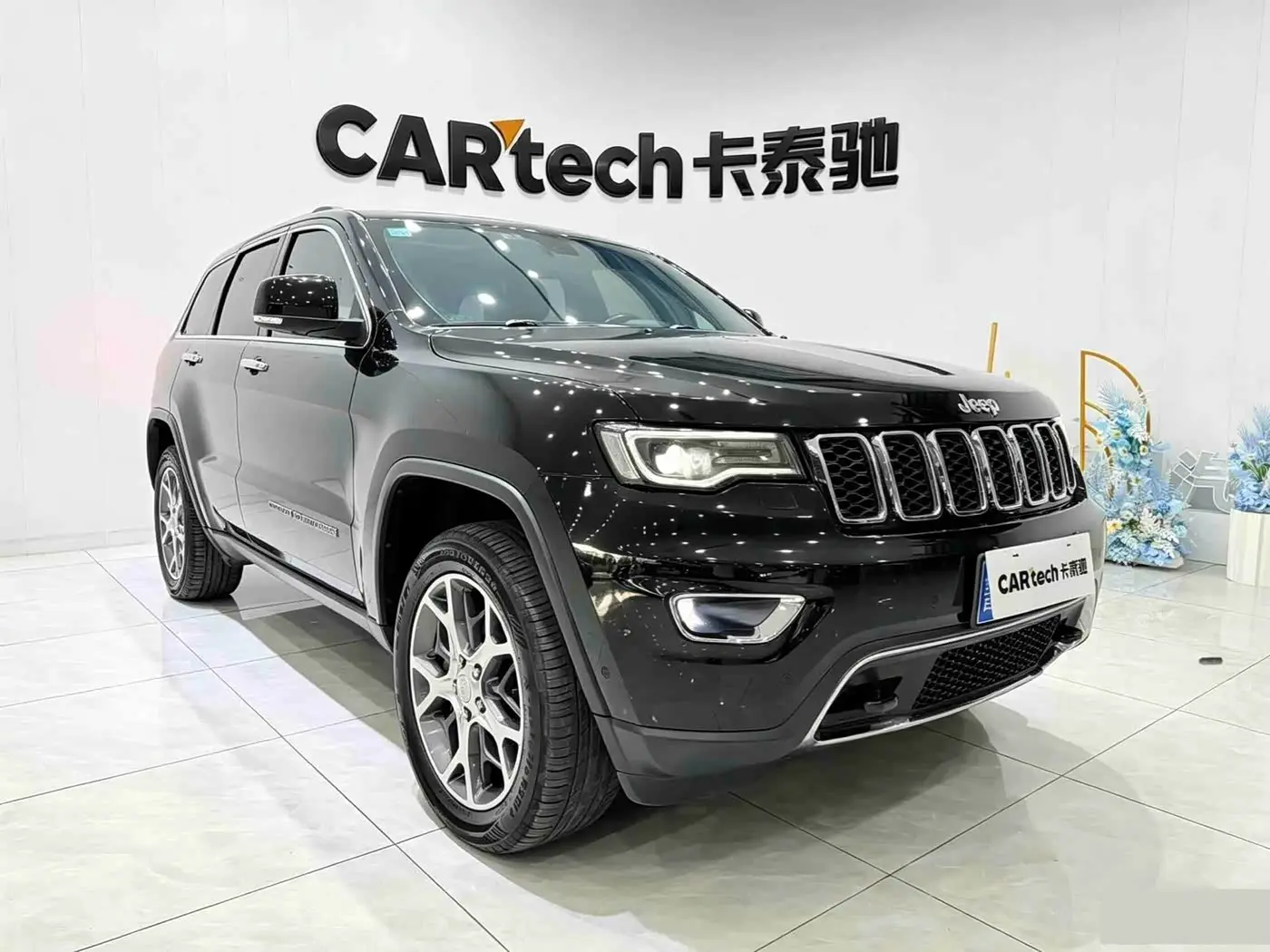 Jeep Grand Cherokee 2020 — Фото 3/9