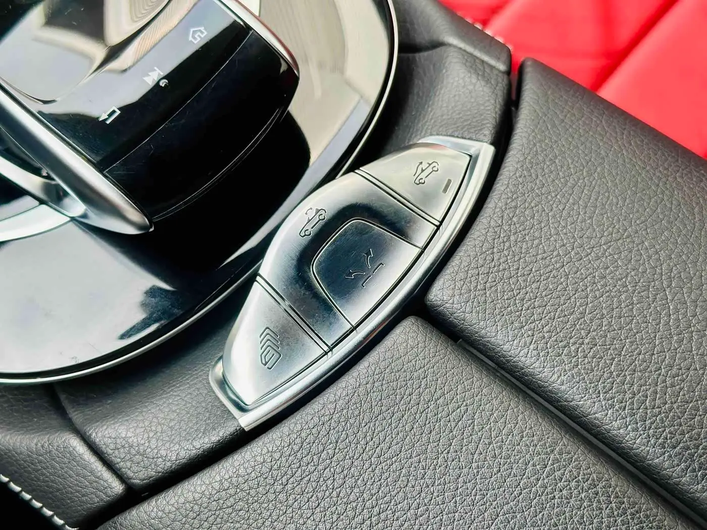 Mercedes-Benz E-Class 2020 — Photo 16/16