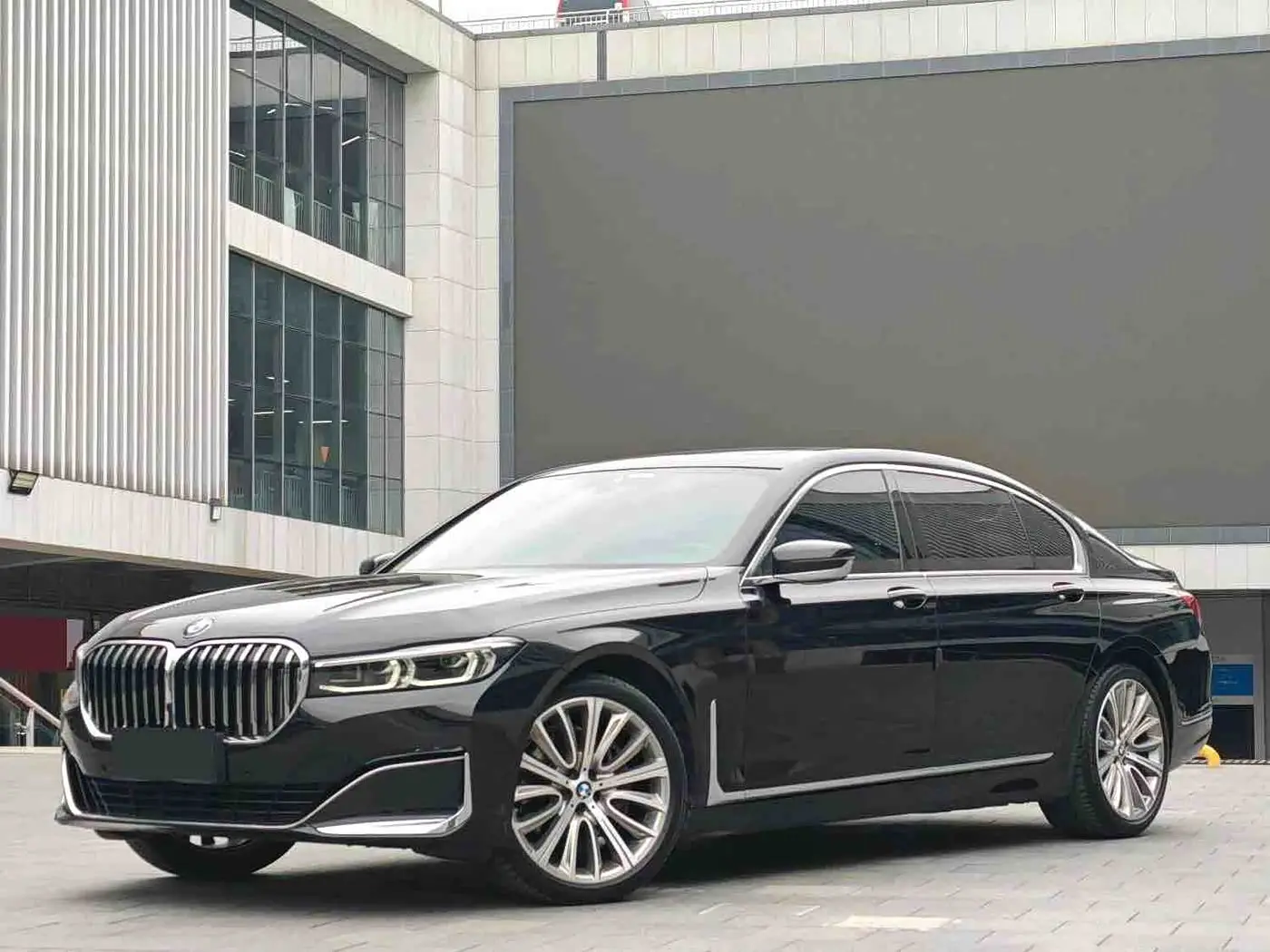 BMW 7 Series 2021 — Photo 3/9