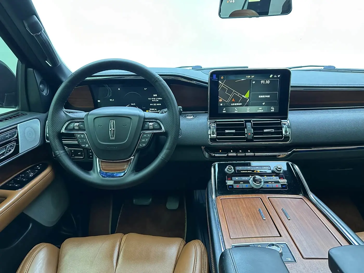 Lincoln Navigator 2021 — Photo 9/9