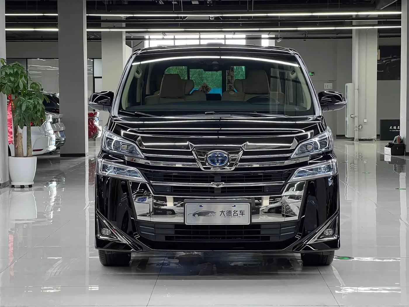 Toyota Vellfire 2021 — Photo 2/20