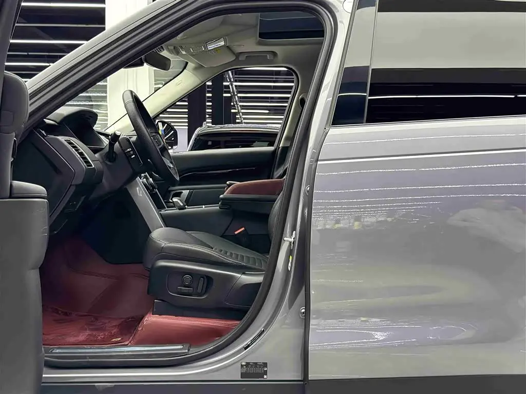 Land Rover Discovery 2024 — Photo 6/20