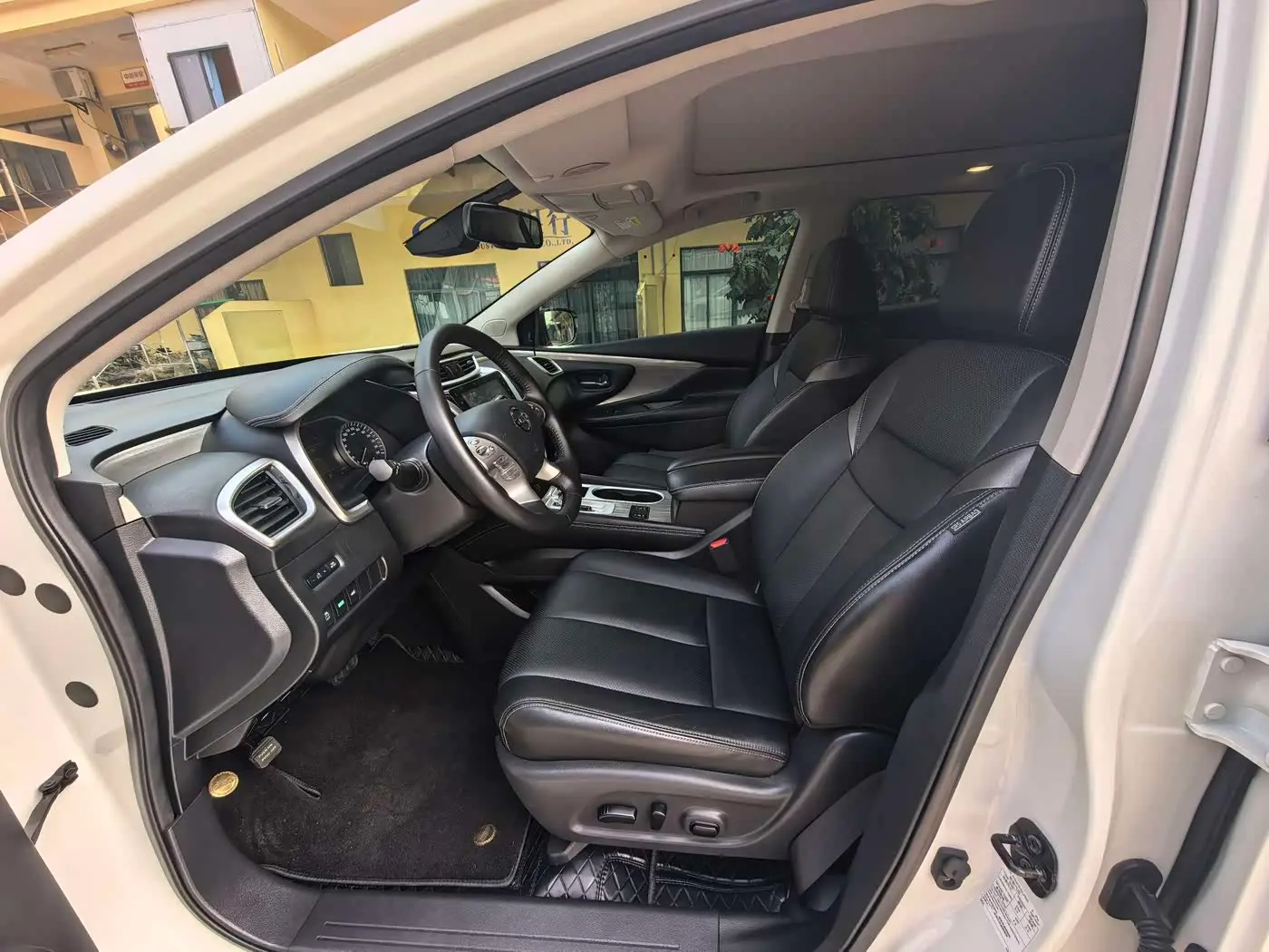 Nissan Murano 2023 — ფოტო 5/17