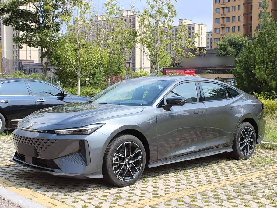 Changan UNI-V iDD, 2025