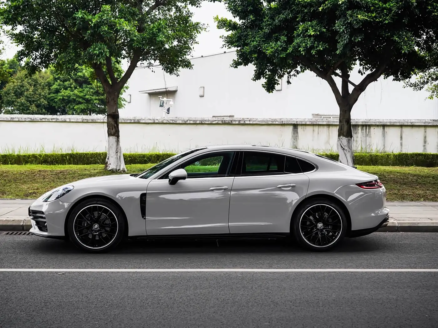 Porsche Panamera 2018 — Фото 2/20
