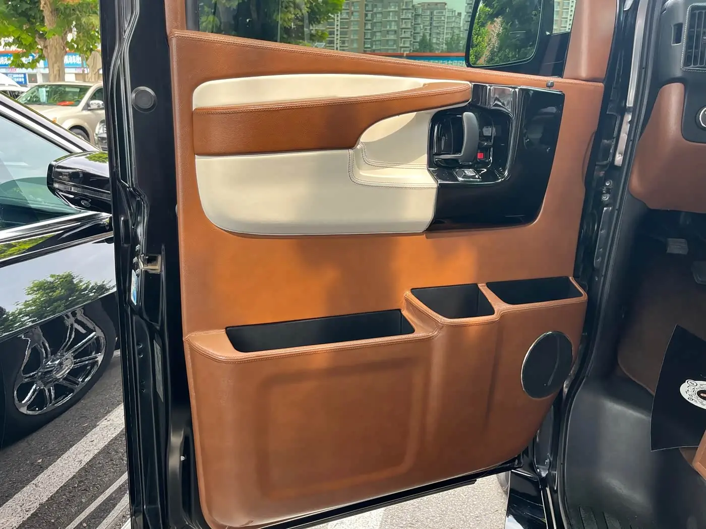 GMC Savana 2016 — Photo 8/20