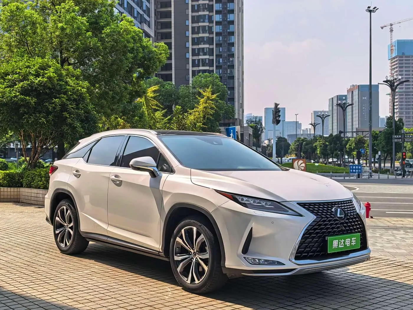 Lexus RX 2021 — Фото 3/17