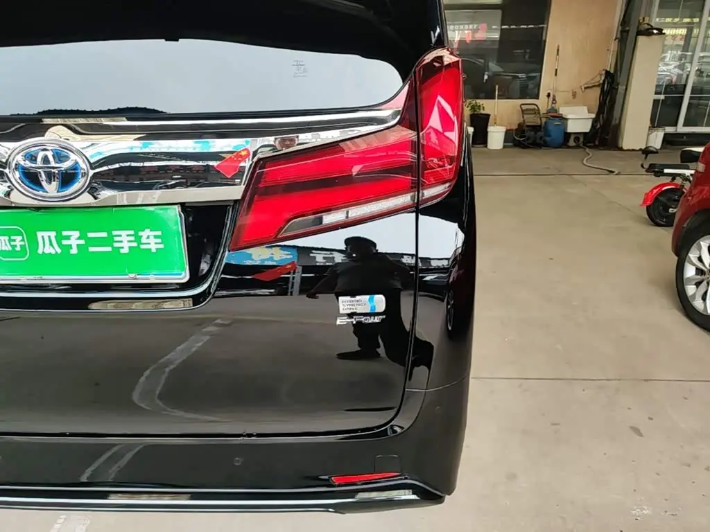 Toyota Alphard 2023 — Фото 8/20