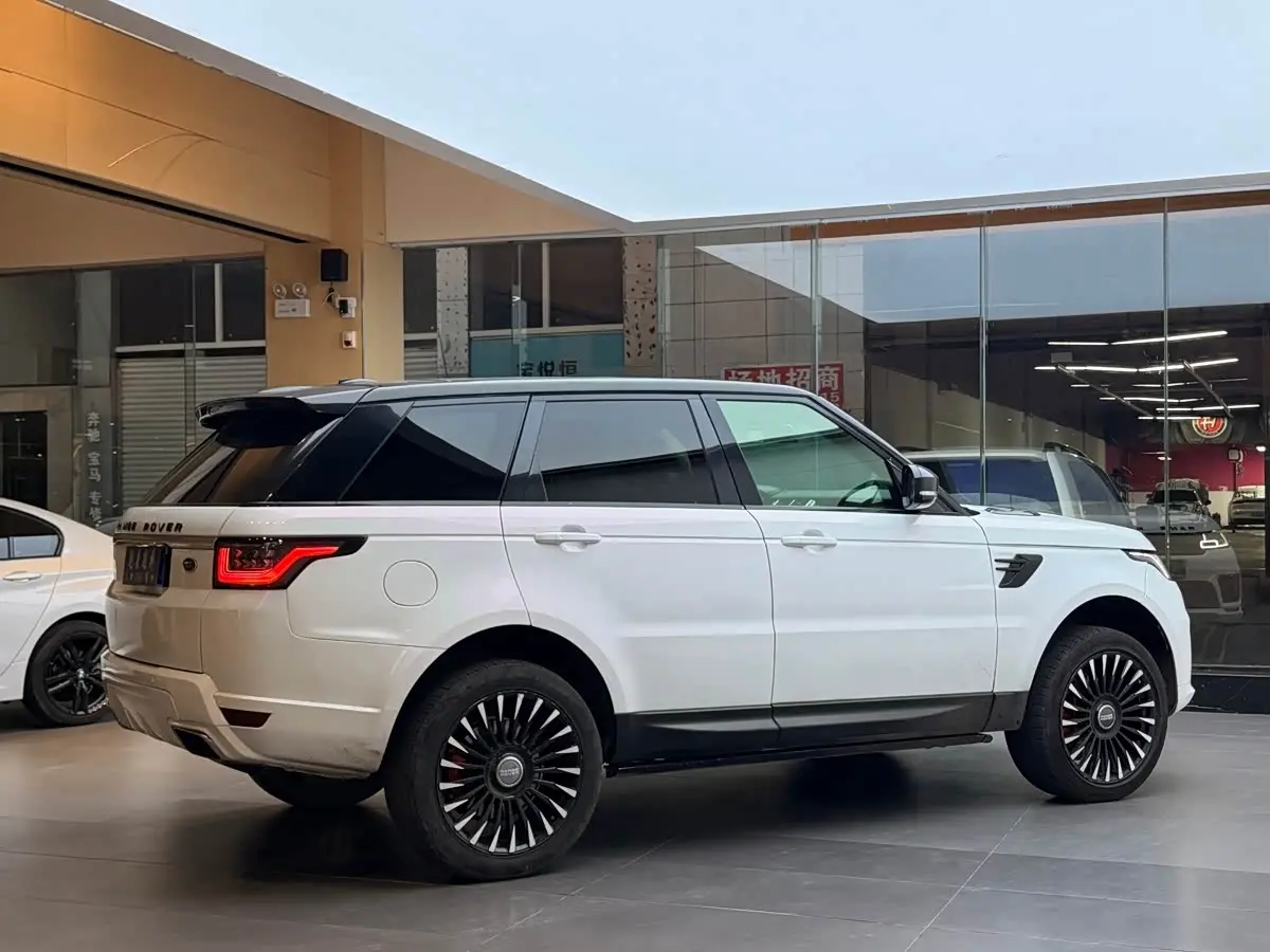 Land Rover Range Rover Sport 2017 — Фото 10/10