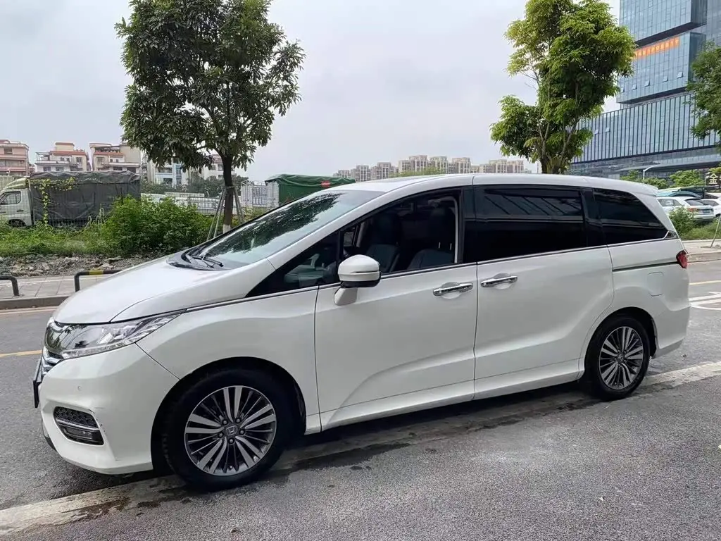 Honda Odyssey 2019 — Фото 2/9