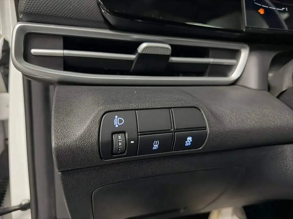 Hyundai Elantra 2023 — Photo 10/15
